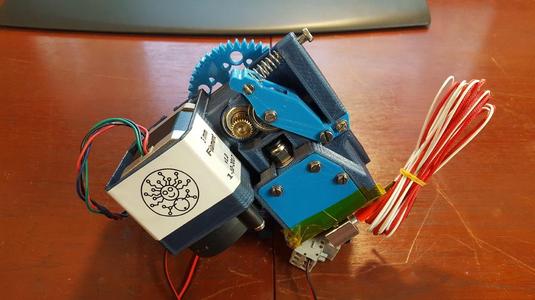 Easy exchange filament extruder 