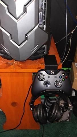 Controller/Headphone Holder