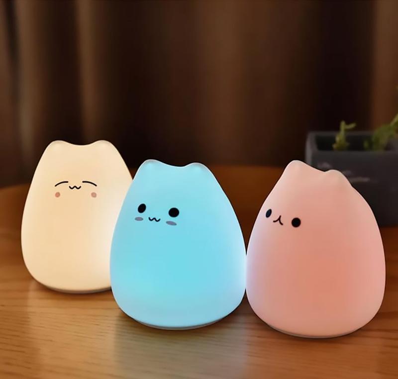 Adorable kitty lamp to decorate your bedroom