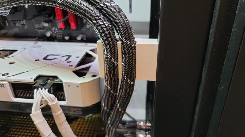 Arctic Liquid Freezer AIO tube guide