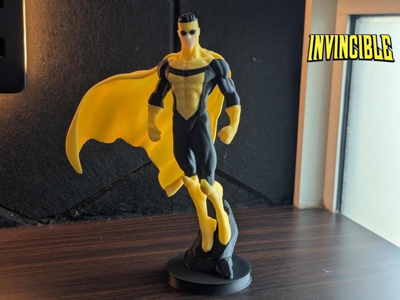 Invincible Sinister Mark High-Detail Figure