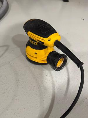 Dewalt Orbital Sander DWE6423 Magnetic adapter