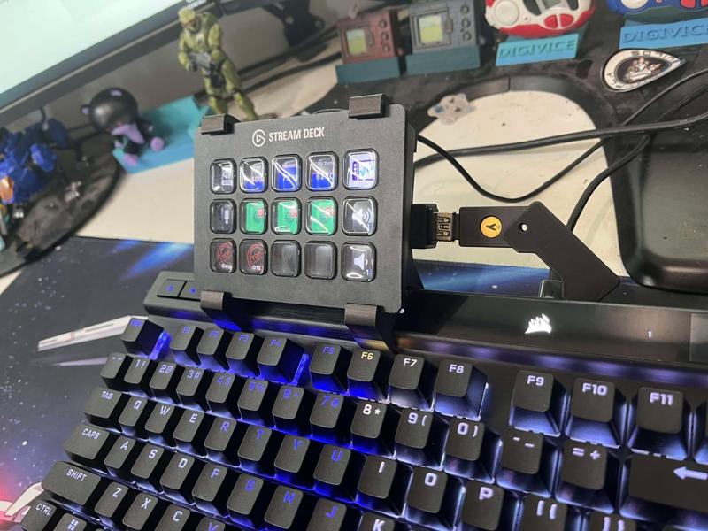 Stream Deck MK2 - Corsair K70 RGB Pro Angled Mount