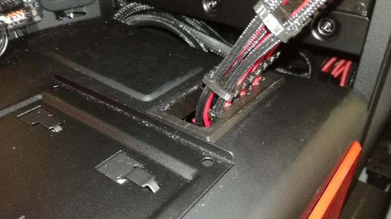 NZXT H440 graphic plug cable comb