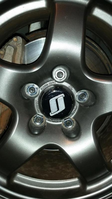 Nissan R32 GTR Skyline centre caps