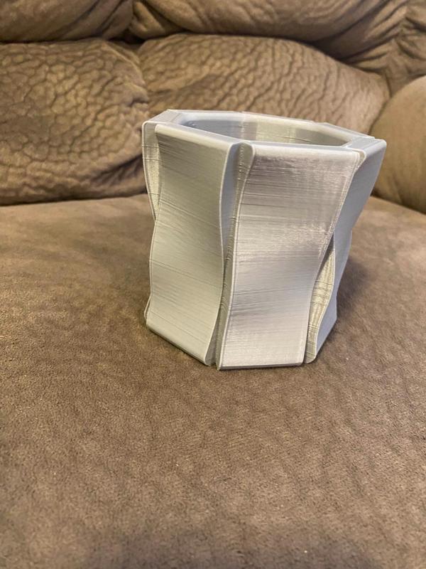 Smooth pencil holder