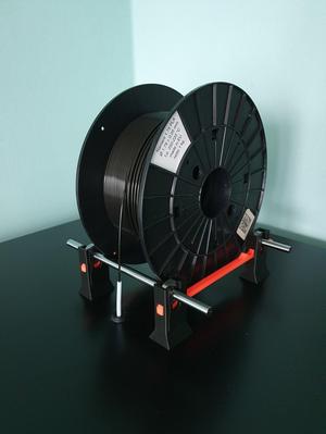 Adjustable spool holder