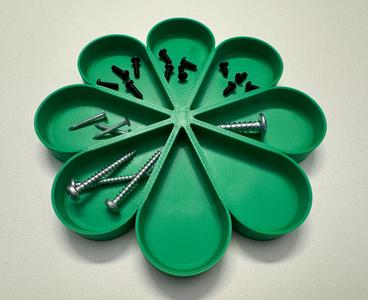 Magnetic screw tray/holder