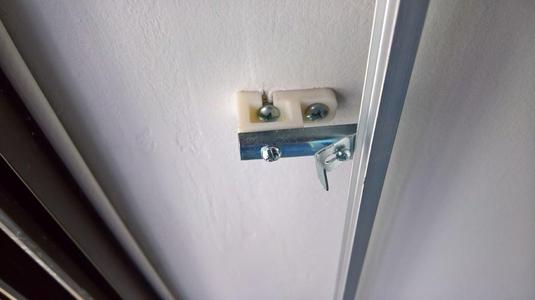 Curtain T track flat ceiling fixture/spacer