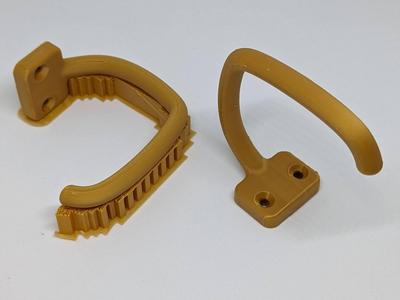 Drop down hook (ski support)