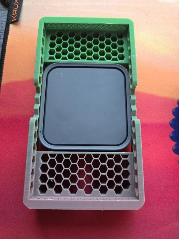 Samsung's inductive charger bracket (EP-2400)