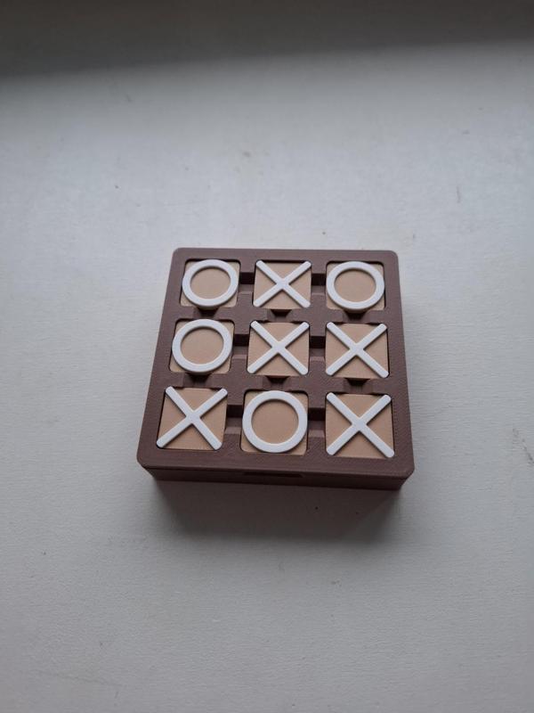 Compact tic tac toe travel pack