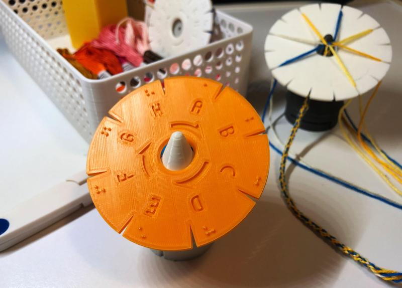 Barrier-Free Friendship Bracelet Maker with Braille (Kumihimo disk)