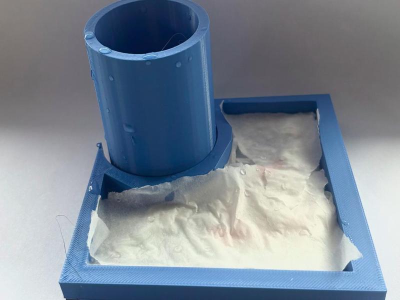 wet pallet with water cup