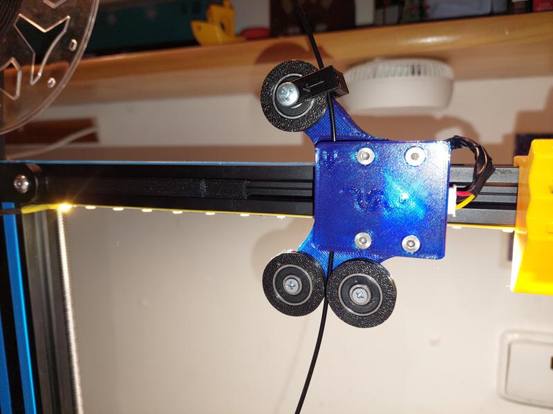 Filament run out sensor top mount and guide