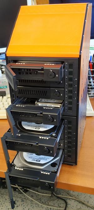 External box for 8 HDD