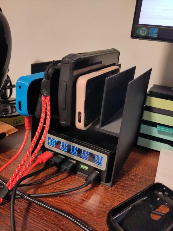 Charging Station / Phone Holder (Parametric, by default for PinePower)