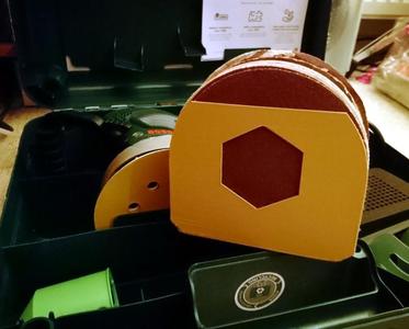 Holder for round sandpaper