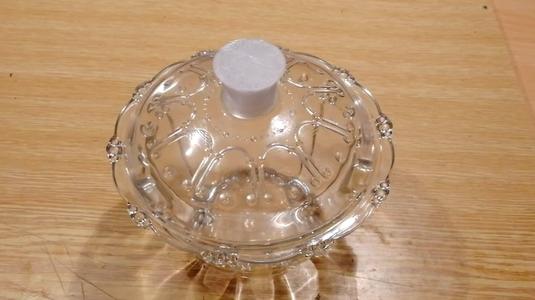 Glass jar lid handle
