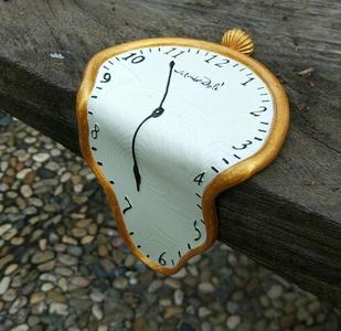 Salvador Dalí clock the persistence of memory