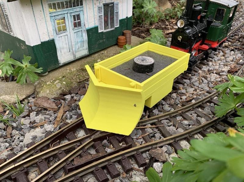 Garden railroad snow plow cleaning trolley G gauge