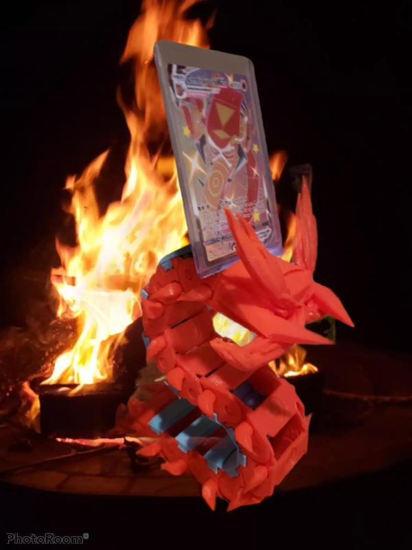 Centiskorch Articulated toy and card stand