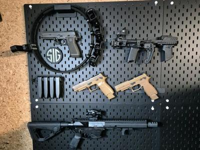 Skadis Gun Rack Gunholder Sig Sauer Gun wall P320