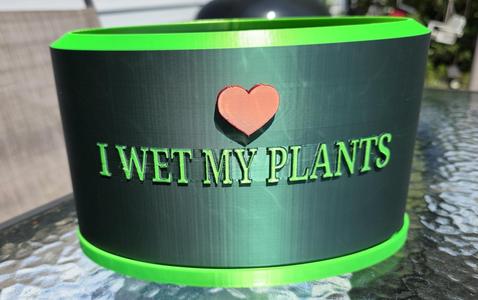 Oval "I WET MY PLANTS" Planter With Drain Plate