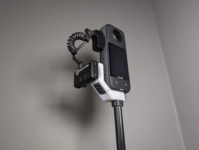 Insta360 x3 Cold Shoe Mount with USB Door Compartment