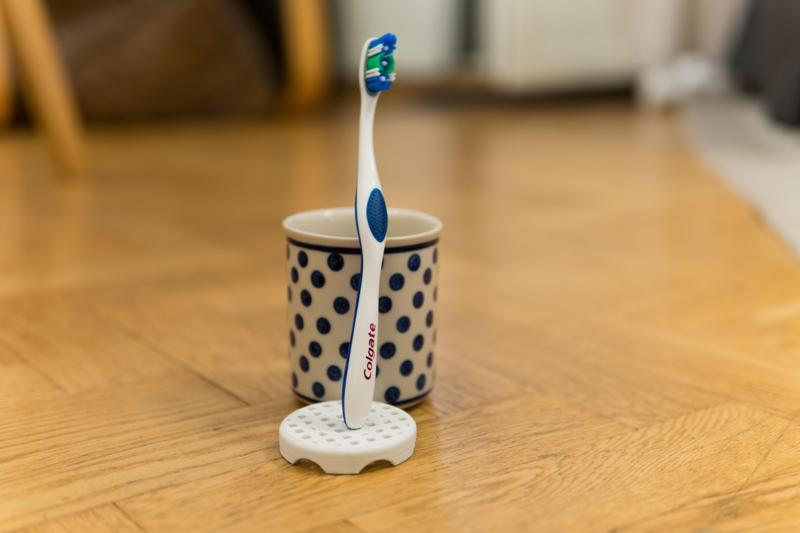 Toothbrush yuck protector