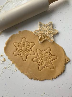 Snowflake cookie cutter