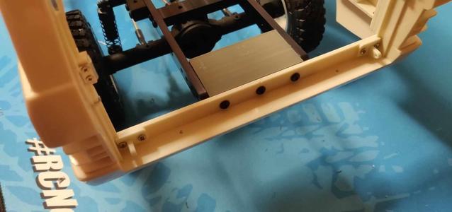 Range Rover body mounting kit on CMAX2