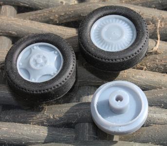 4 models Rim and wheel for Slot Car or other (jantes et enjoliveurs)