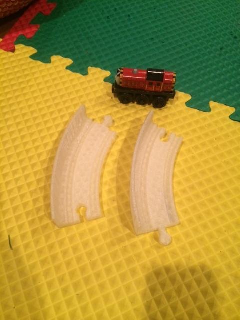 Thomas the train curved track with guard