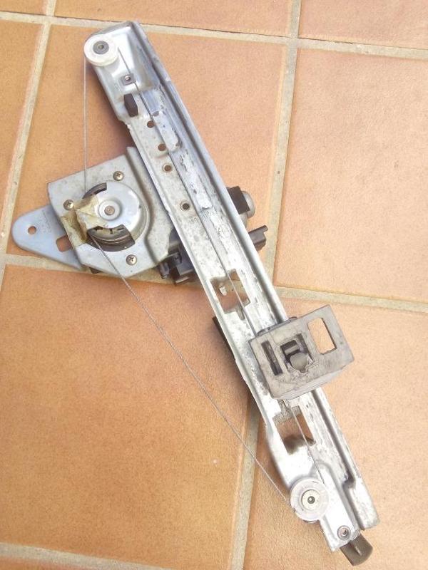 Renault Megane II - Electric window, crystal support replacement part