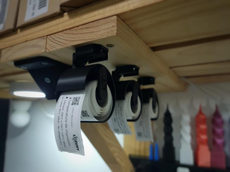 Label or sticker holder for easy dispensing / Label or sticker holder for easy dispensing