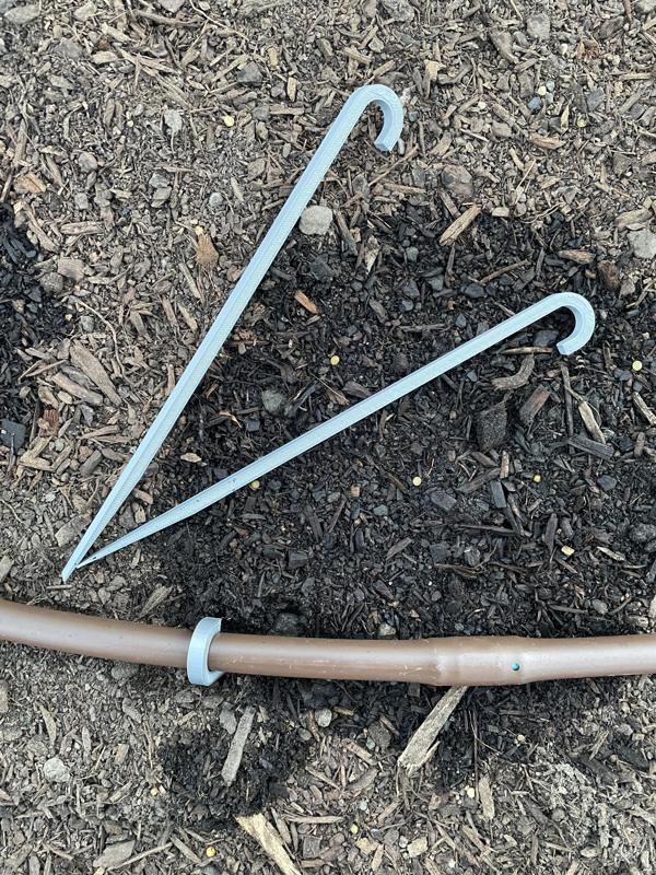 IRRIGATION PEGS / GROUND STAKES / HOSE TUBE HOLDER