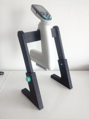 Height adjustable pipette stand