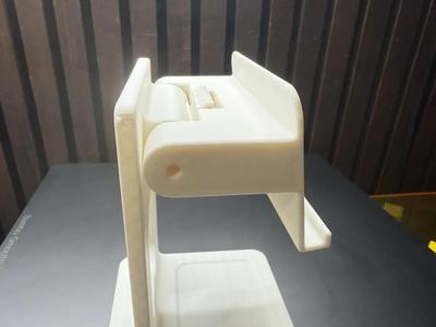 Adjustable iPad/tablet stand
