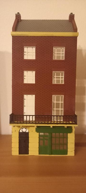 H0 221B Baker street half relief