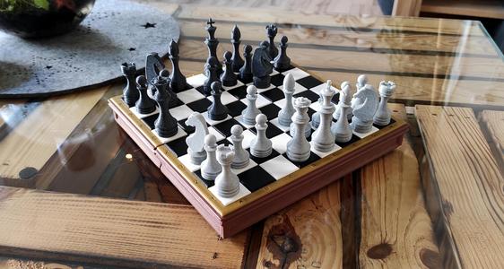 Portable Chess Set in Wooden Look - Travel Chess Board