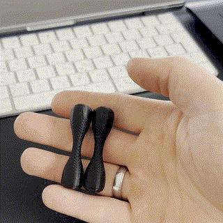 Magnetic knuckle roller set