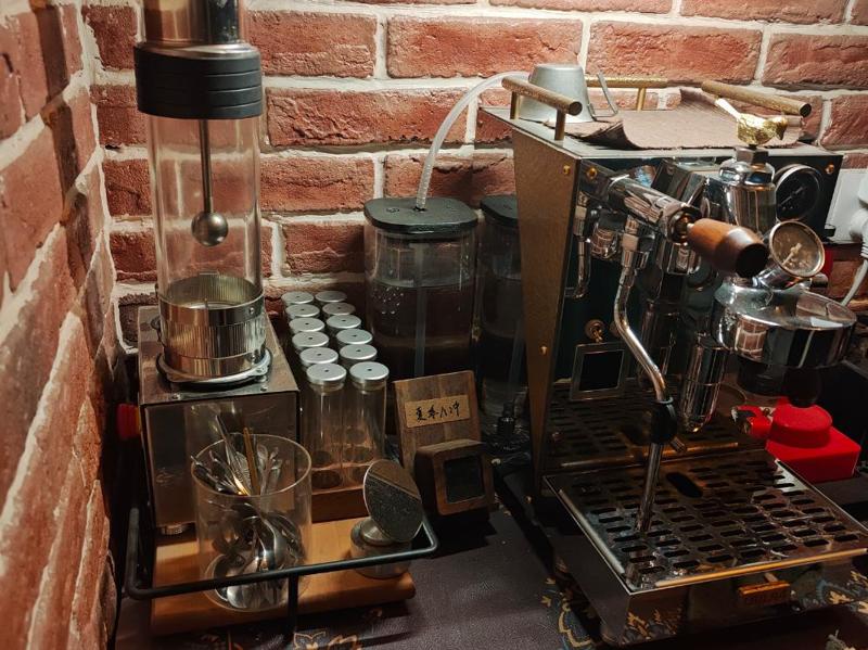 2L Coffee Maker Glass Reservoir Design