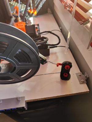 Poulie guide filament