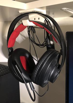 Headphones holder