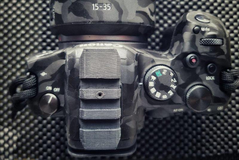 Camera hotshoe/coldshoe rail and reddot sight platform