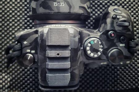 Camera hotshoe/coldshoe rail and reddot sight platform