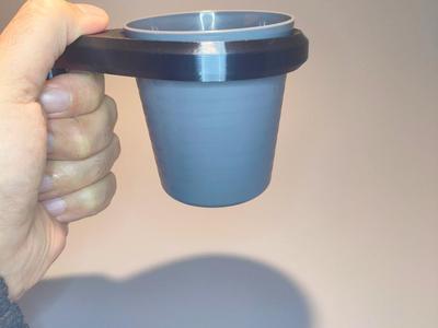 Simple cup holder for your ice coffee