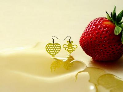Honey heart bee earrings