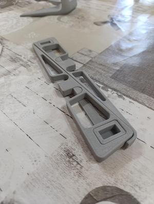 Portable laptop stand